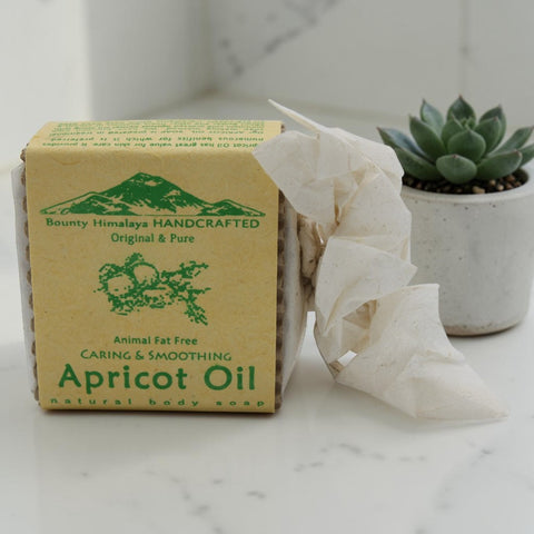House of Nepal Himalaya Seife mit Aprikosenkernöl, handgefertigt, pflegend und glättend, 100% biologisch abbaubar.