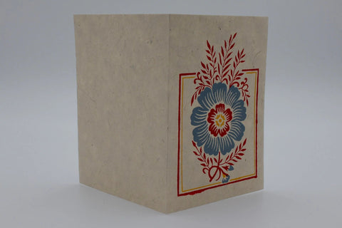House of Nepal handgemachte Grußkarte aus handgeschöpftem Papier mit blau-rotem Blumenmuster und gelben Akzenten