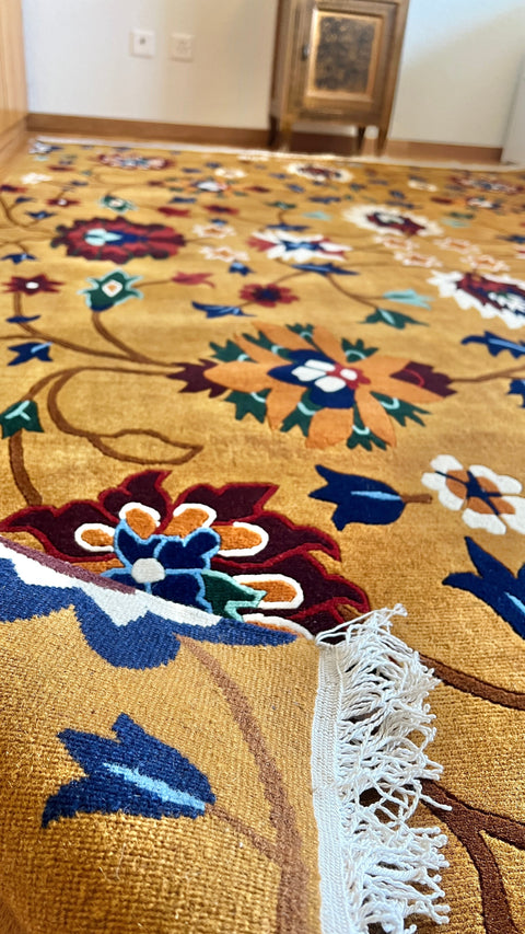 House of Nepal gelber Teppich 175x285 cm mit Blumenmuster aus tibetischer Schafwolle, handgeknüpft