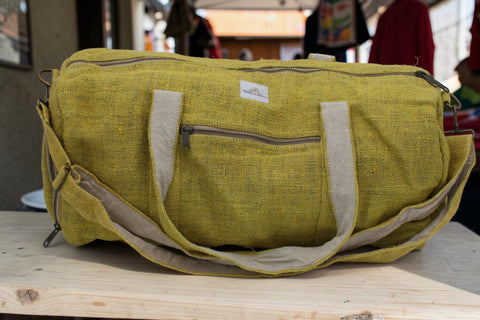 House of Nepal geräumige Senf-gelbe Hanf-Handtasche mit Baumwollfutter und Reissverschlüssen, handgefertigt in Nepal.