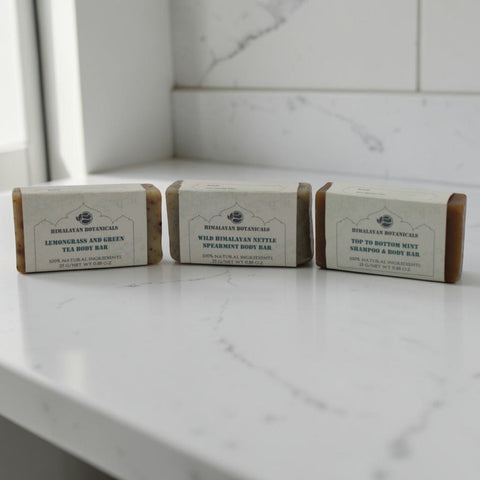 House of Nepal Dreierpack Kräuterseifen: Lemongrass & Green Tea, Nettle & Spearmint, Mint Shampoo & Body Bar. Natürliche Inhaltsstoffe, handgefertigt.