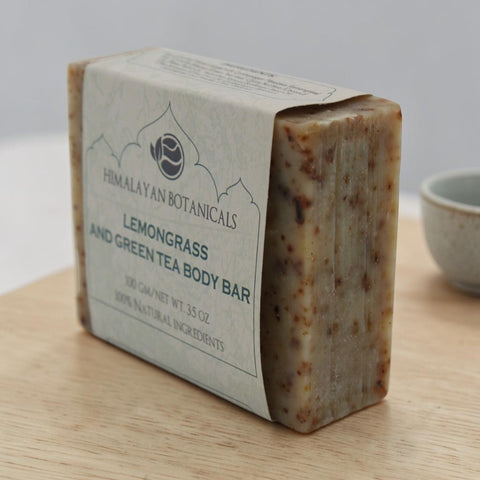 House of Nepal Zitronengras & Grüntee Seife, belebende Körperseife mit echten Grünteeblättern und ätherischem Zitronengrasöl, 100g.