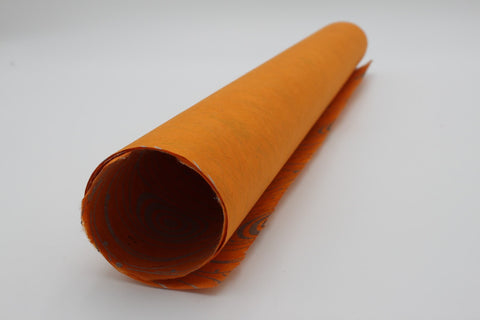 House of Nepal Lokta-Geschenkpapier in Orange mit Pfauenfeder-Design, 75x49 cm, handgefertigt