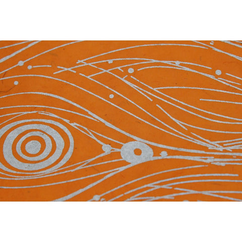 House of Nepal Lokta-Geschenkpapier in Orange mit Pfauenfeder-Design, 75x49 cm