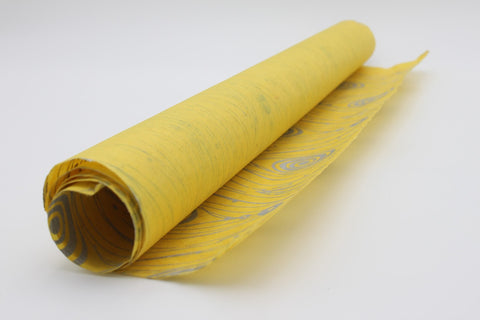 House of Nepal Lokta-Geschenkpapier in Gelb mit Pfauenfeder-Muster, 75x49cm