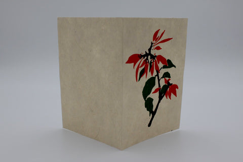 House of Nepal Geschenkkarte aus handgefertigtem, beigem Lokta-Papier mit einem roten und grünen Blumenmotiv.