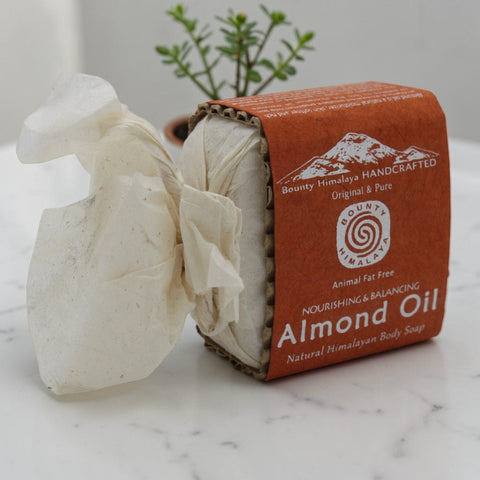 House of Nepal Himalaya Seife mit Mandelöl, handgefertigt, pflegend und ausgleichend, natürliche Körperseife.
