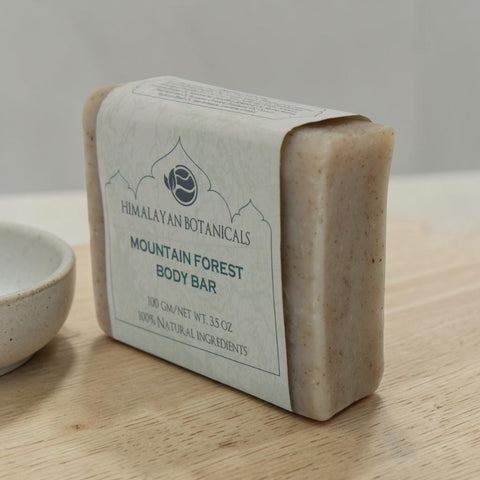 House of Nepal Mountain Forest Body Bar, eine Peelingseife mit Brennnessel und sechs therapeutischen ätherischen Ölen, 100g.