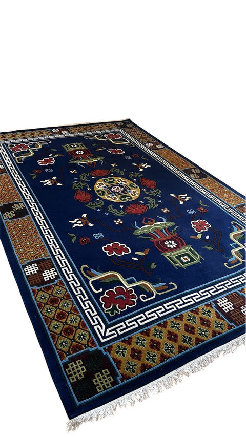 House of Nepal Nepalesischer Gamala Teppich, 183x277 cm, marineblau, mit Blumen und Medaillon-Muster, 100% tibetische Schafwolle