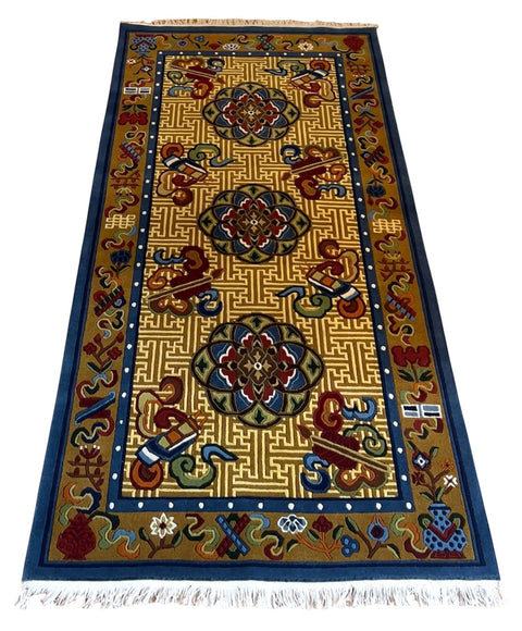 House of Nepal Nepalesischer Läufer 90x190 cm, handgeknüpft aus tibetischer Schafwolle, mit Blumenmuster in Blau, Goldgelb, Rot und Grün.