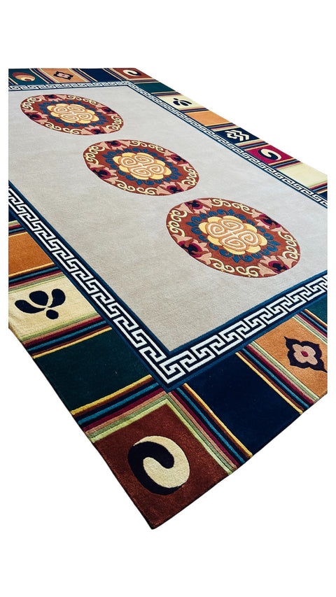 House of Nepal nepalesischer Teppich 180x240cm aus tibetischer Schafwolle mit Mandala-Motiven und geometrischem Fries