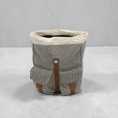 House of Nepal Rucksack aus Hanf und Baumwolle, Braun/Grau, mit vielen Fächern und minimalistischem Design, handgefertigt in Nepal.