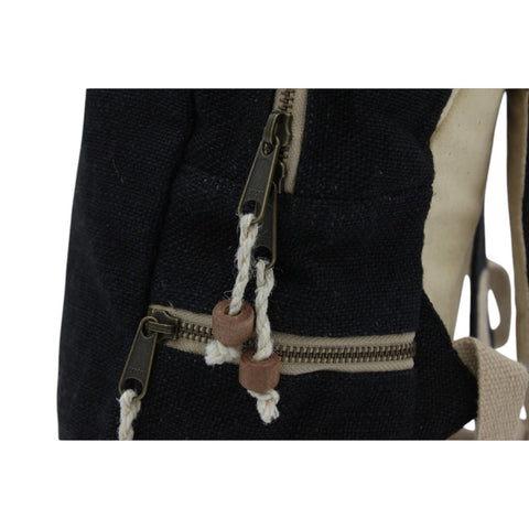 House of Nepal Rucksack aus schwarzem Hanf mit beigen Akzenten, Reissverschlüssen und Holzperlen