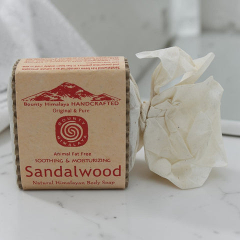 House of Nepal Himalaya Sandalwood Seife, handgefertigt, feuchtigkeitsspendend und beruhigend, mit Chiuri-Butter und Yakmilch.