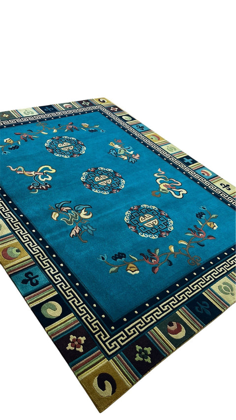 House of Nepal handgeknüpfter Wollteppich in Türkis mit zentralen Medaillons und Blumenmuster, 175 x 225 cm